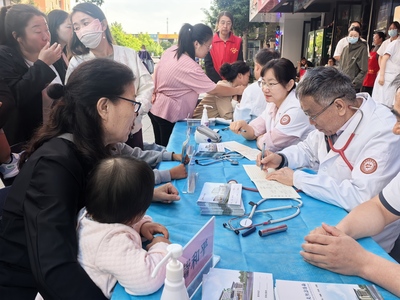 科技為民 健康同行——榆林市科協(xié)全國(guó)科普月院士進(jìn)社區(qū)義診活動(dòng)側(cè)記